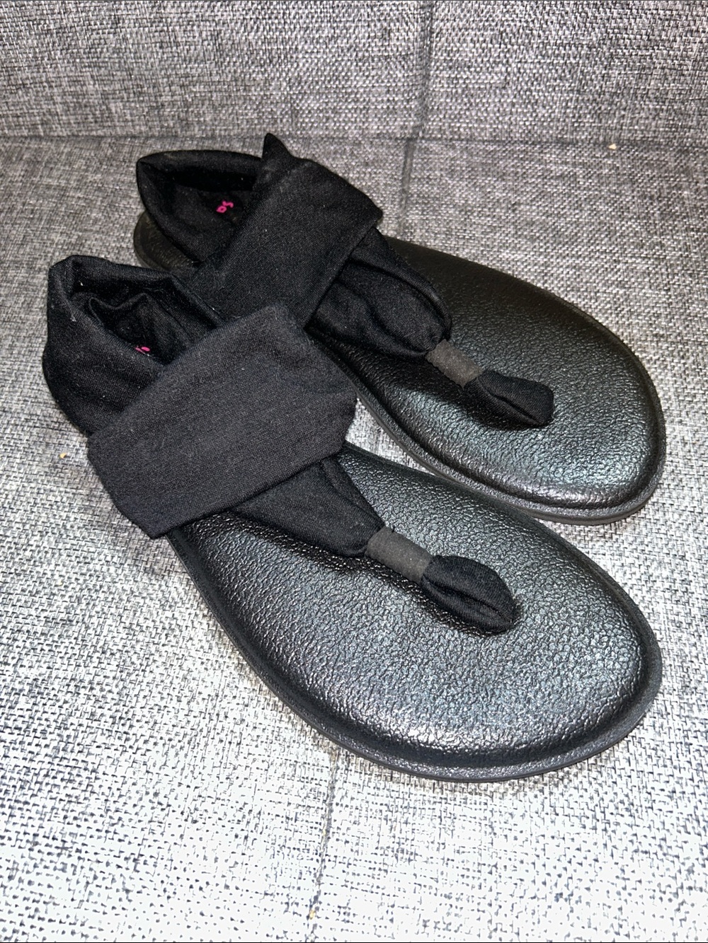 NEW - Sanuk Black Wrap Toe-Loop Sandals - Picture 1 of 7